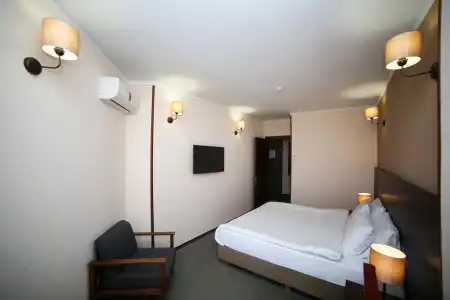 Corner Inn - 75