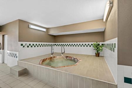 Quality Inn & Suites des Moines Airport - 15