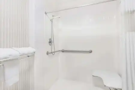 Ramada Macon - 7