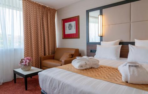 Nash Suites Airport - 2