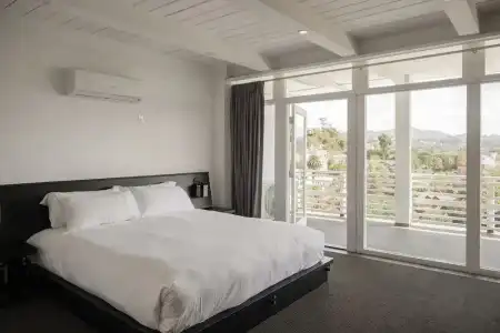 Hollywood Hills - 44