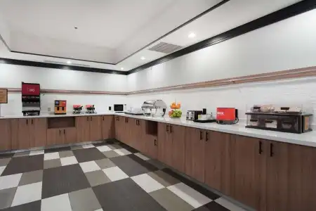 Hampton Inn & Suites Tulsa/Central - 33