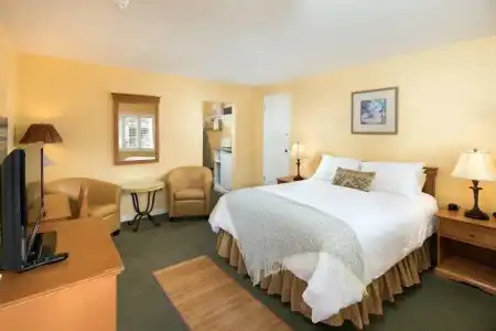 Crown City Inn - 3