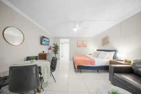 Boca Plaza - 101