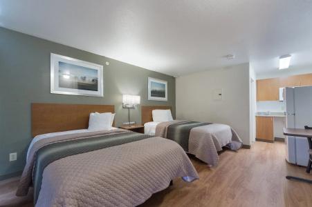 HomeTowne Studios by Red Roof Dallas - Irving - 2