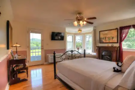 Blue Mountain Mist Country Inn & Spa - 97