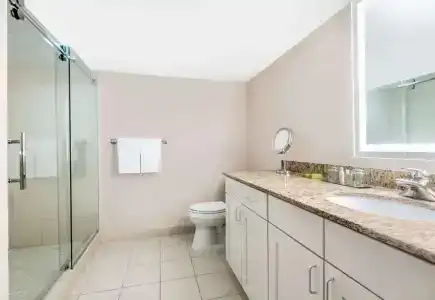 DoubleTree by Hilton Denver Cherry Creek - 85