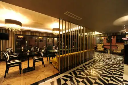 Le Petit Palace - 4