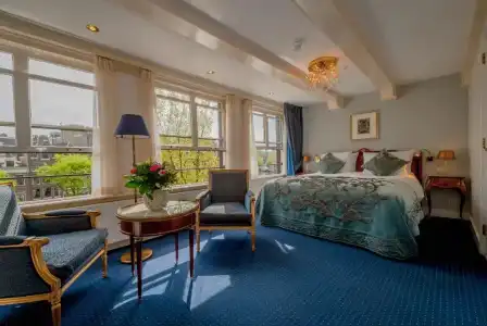 Ambassade - 74