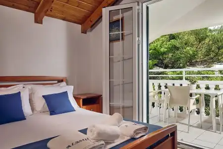 Alamis & Apartments - 7