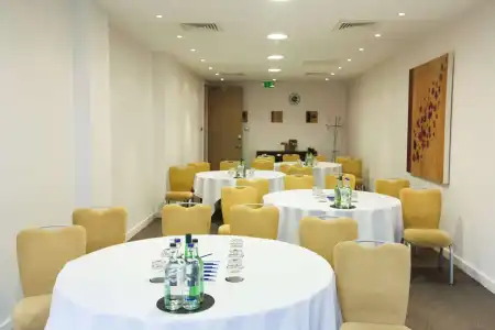 Park Plaza Cardiff - 11