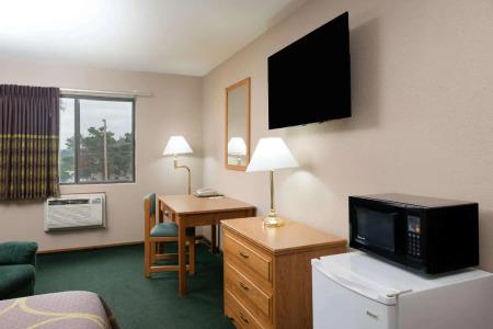 Super 8 by Wyndham Omaha NE - 21