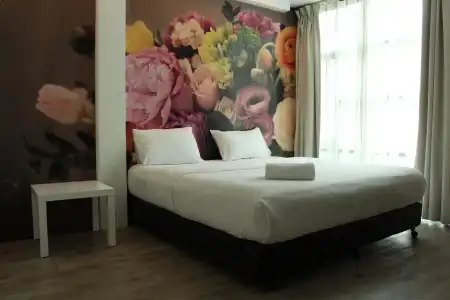 V Garden - 1