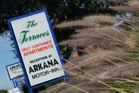 Arkana Motor Inn & Terrace Apartments - 15
