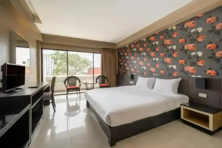 Welcome Plaza - 18