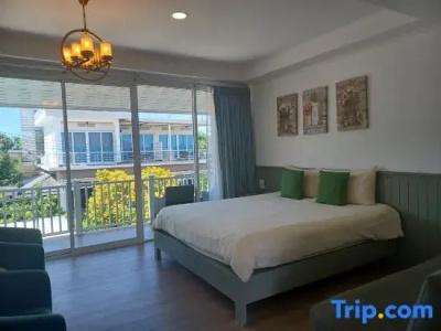At Koh Larn Resort - 121