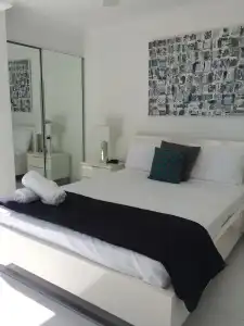 Surfers Century Oceanside Apartments - 46