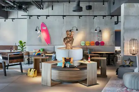 Moxy Hamburg City - 12