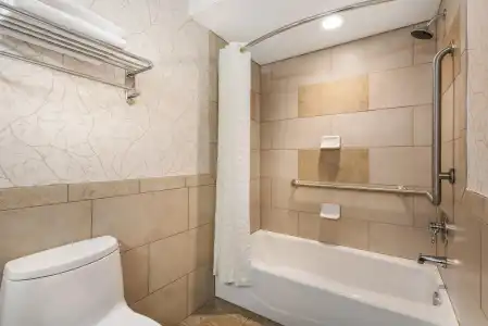 Best Western Plus Silver Saddle Inn - 10
