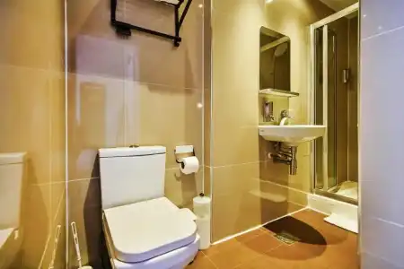 Huttons, Victoria London - 56