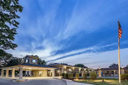 Days Inn & Suites by Wyndham Williamsburg Colonial - 0