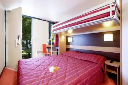Premiere Classe Bourges (6 kms du centre-ville) - 32