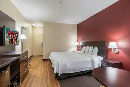 Red Roof Inn PLUS+ Phoenix West - 27