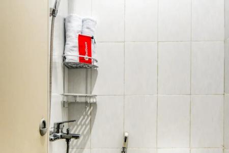 RedDoorz near Graha Cijantung Mall - 4