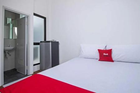 RedDoorz Plus near Plaza Indonesia - 16