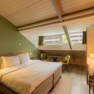 FLOATS by H2OTEL - 26