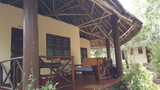 Baraka Aquarium Bungalows - 16