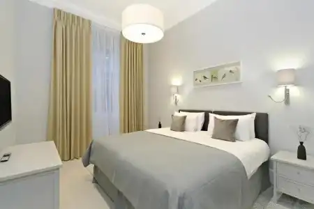 Queensgate Court - 110