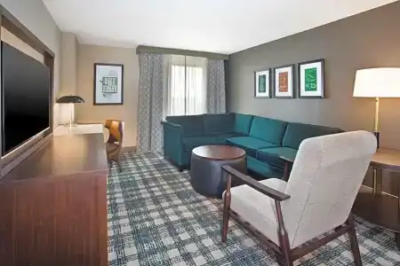 DoubleTree by Hilton - 87