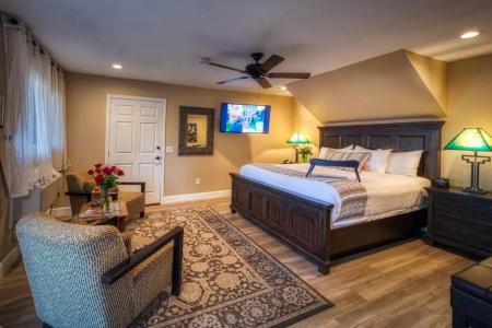 Lantern Light Inn - Romantic Getaway - 6