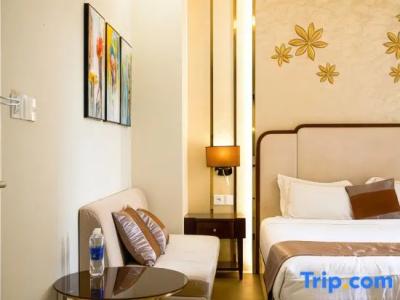 Golden Tree & Apartment - 18