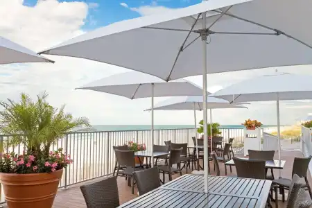 Holiday Inn Express & Suites Panama City Beach - Beachfront by IHG - 25