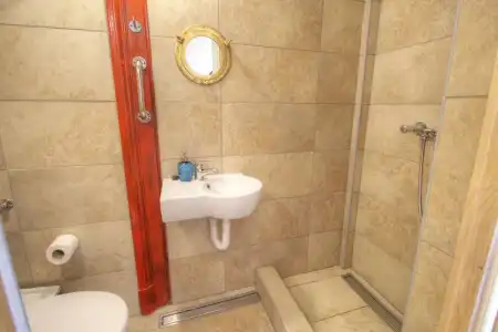 Lavender Circus Hostel, Doubles & Ensuites - 28