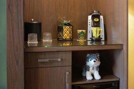 Staypineapple, Rose, Downtown Portland - 48