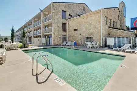 Motel 6 Dallas, TX - Forest Lane - 10