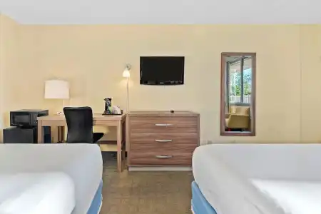 Baymont by Wyndham Orlando North Millenia - 24