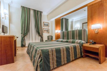 Raeli Siracusa - 35