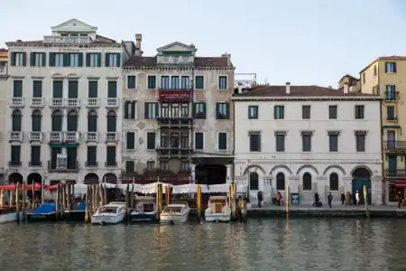 Riva del Vin Boutique - 8