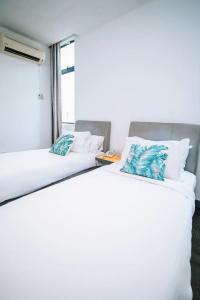 Swing and Pillows — KL Sg Besi - 100