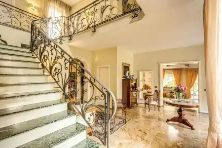 La Gaura Guest House - 8