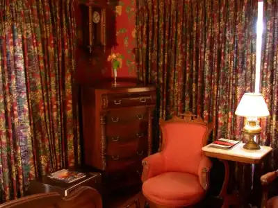 Martine Inn - 84