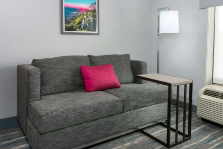 Hampton Inn & Suites Winston-Salem/University Area, NC - 43