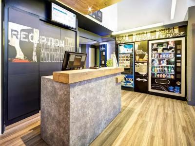 Ibis Budget Caen Memorial - 9