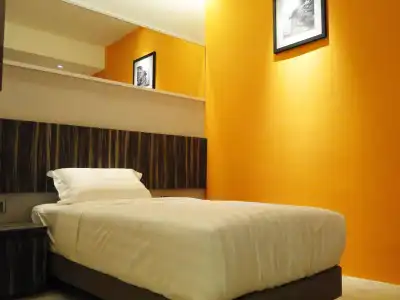 OYO 278 Orange Premier - 4