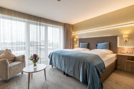 Ambassador & Spa - 11