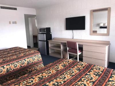 Superlodge Motel - 2